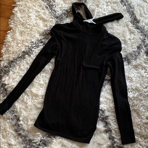 Black love sleeve turtle neck